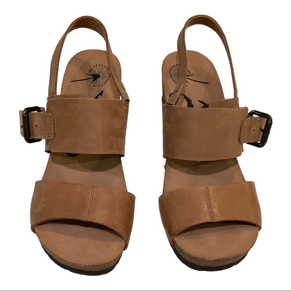 OTBT Leather Overnight Two Band Wedge Sandal in Cashew Size 9.5